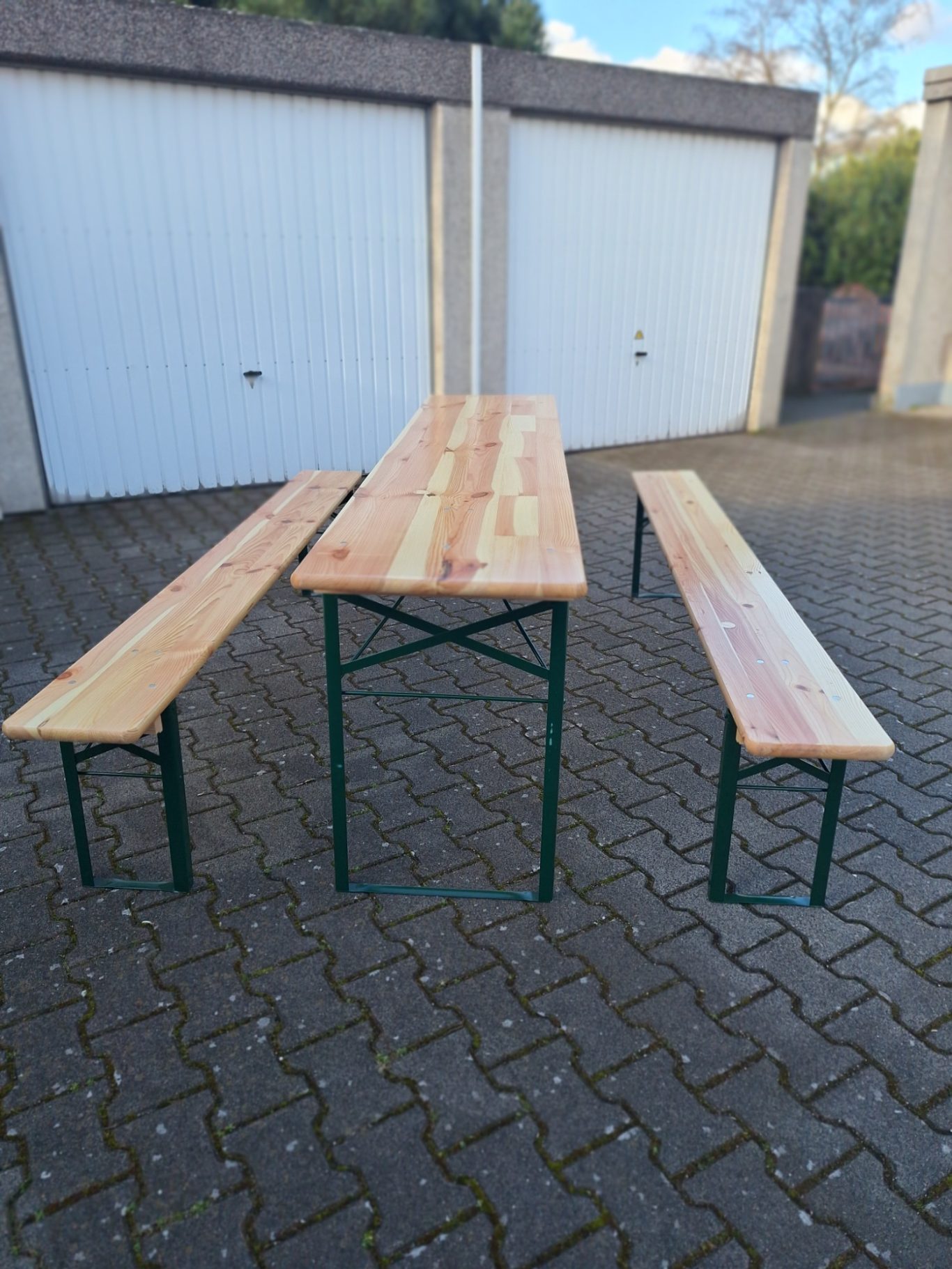 Bierzeltgarnitur groß von der Seite