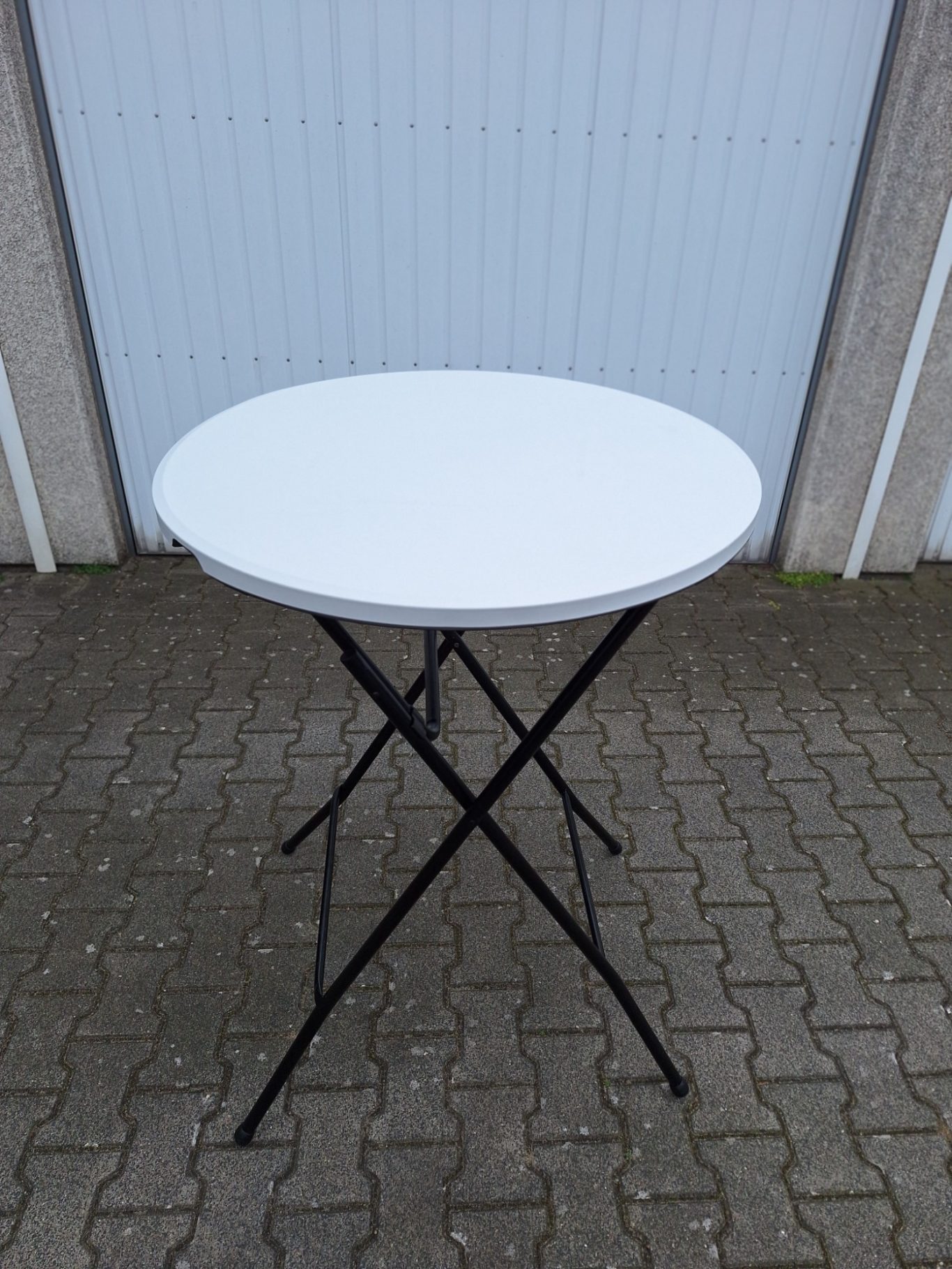 Stehtisch von der Seite